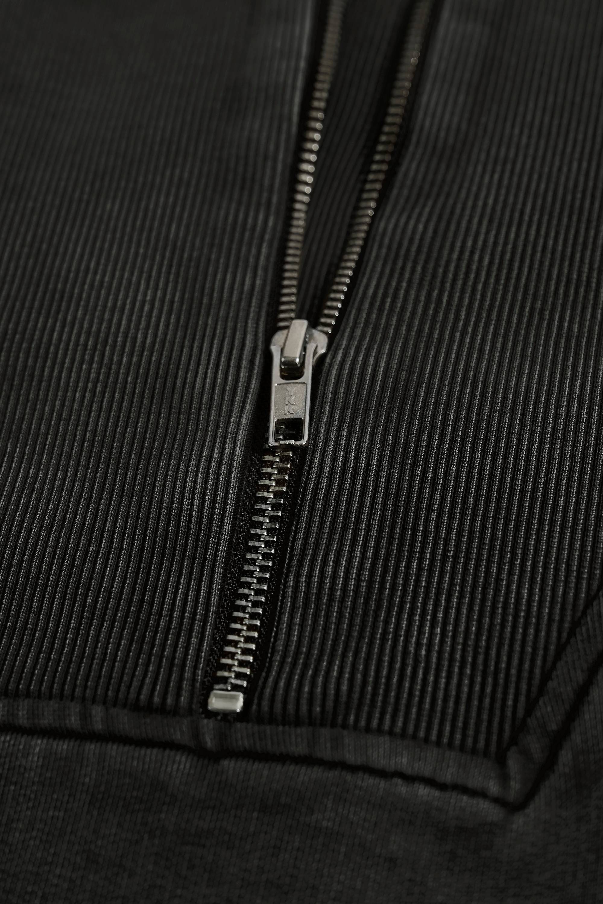 Acid Wash Cropped Sweatshirt in Ash